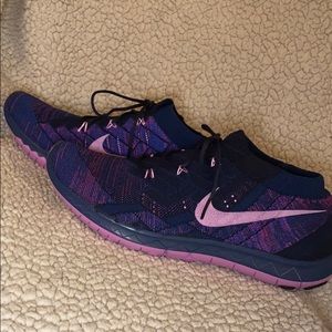Women’s fly knit sneakers